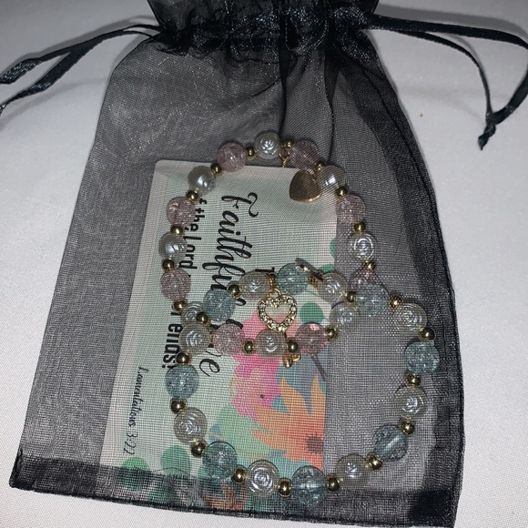 ๐๐ Beaded Heart Lock & Key Bracelet Set - Picture 7 of 9